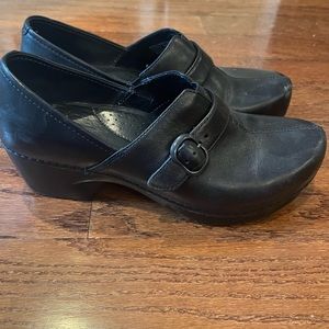 Black leather Dansko Clogs